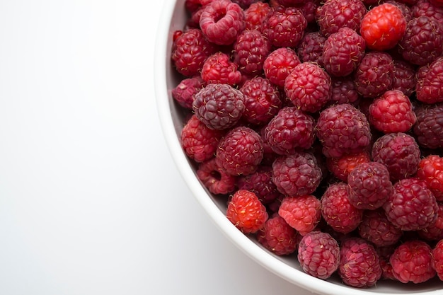 close up de framboesas frescas perfeitas para uma dieta de blog de culinária e os benefícios do vi natural
