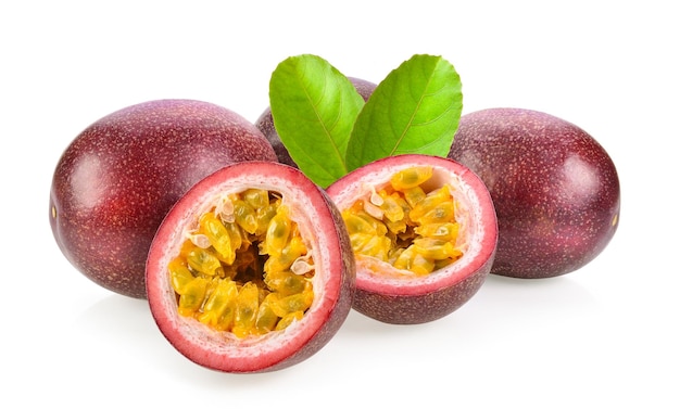 Close-up de frutas contra fundo branco