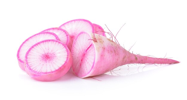 Close-up de frutas cor-de-rosa contra fundo branco