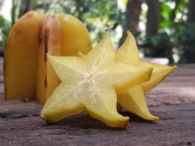 Foto close-up de frutas em árvores