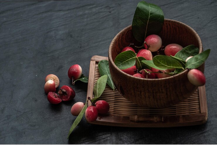 Foto close-up de frutas em cesta sobre a mesa