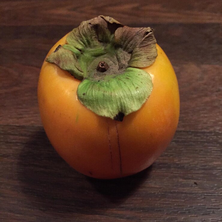 Foto close-up de frutas em mesa de madeira
