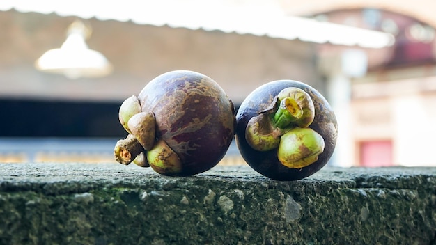 Foto close-up de frutas na parede de suporte