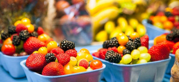 Foto close-up de frutas para venda no mercado