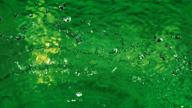 Foto close-up de gotas de água na folha