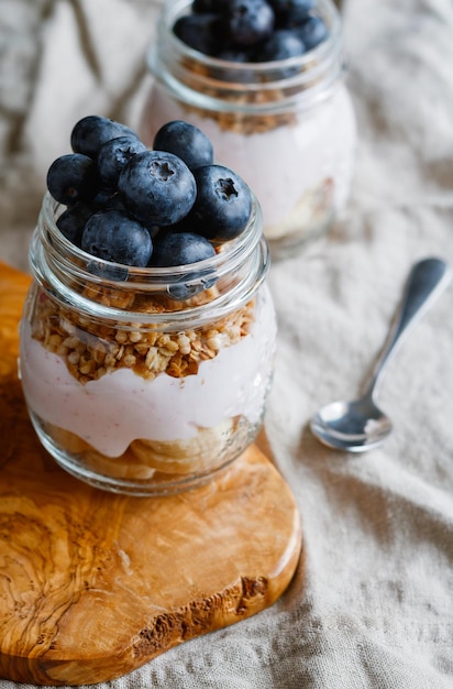 Close-up de granola com mirtilos