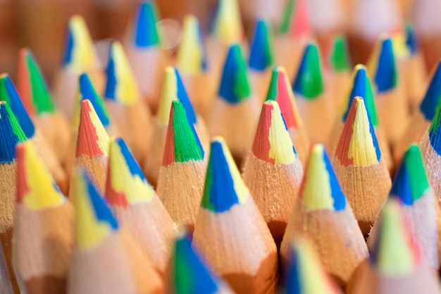 Foto close-up de lápis coloridos
