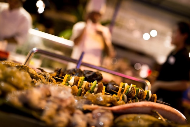 Close-up de legumes na grelha de churrasco