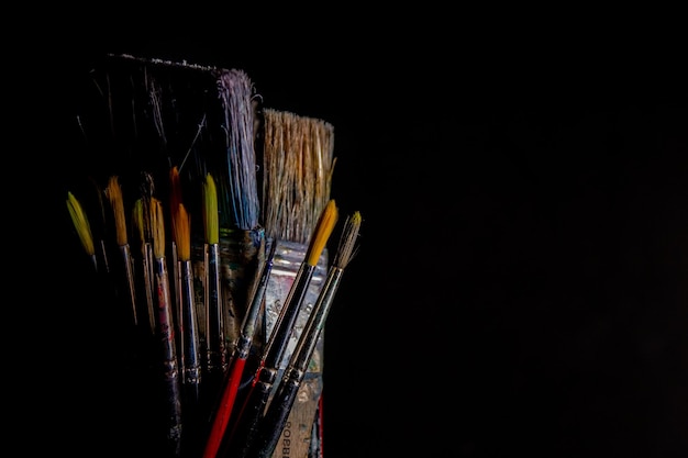 Close-up de luzes multicoloridas contra fundo preto