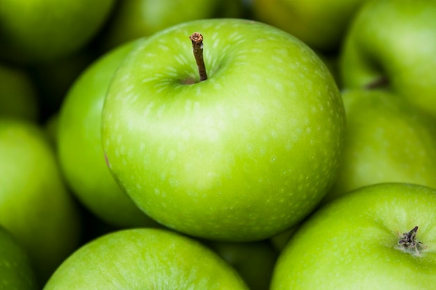Close-up de maçãs de granny smith