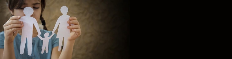 Foto close-up de mão humana contra fundo preto