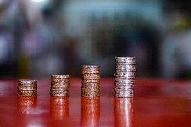 Foto close-up de moedas sobre a mesa