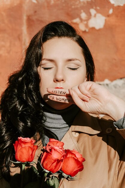 Foto close-up de mulher com os olhos fechados