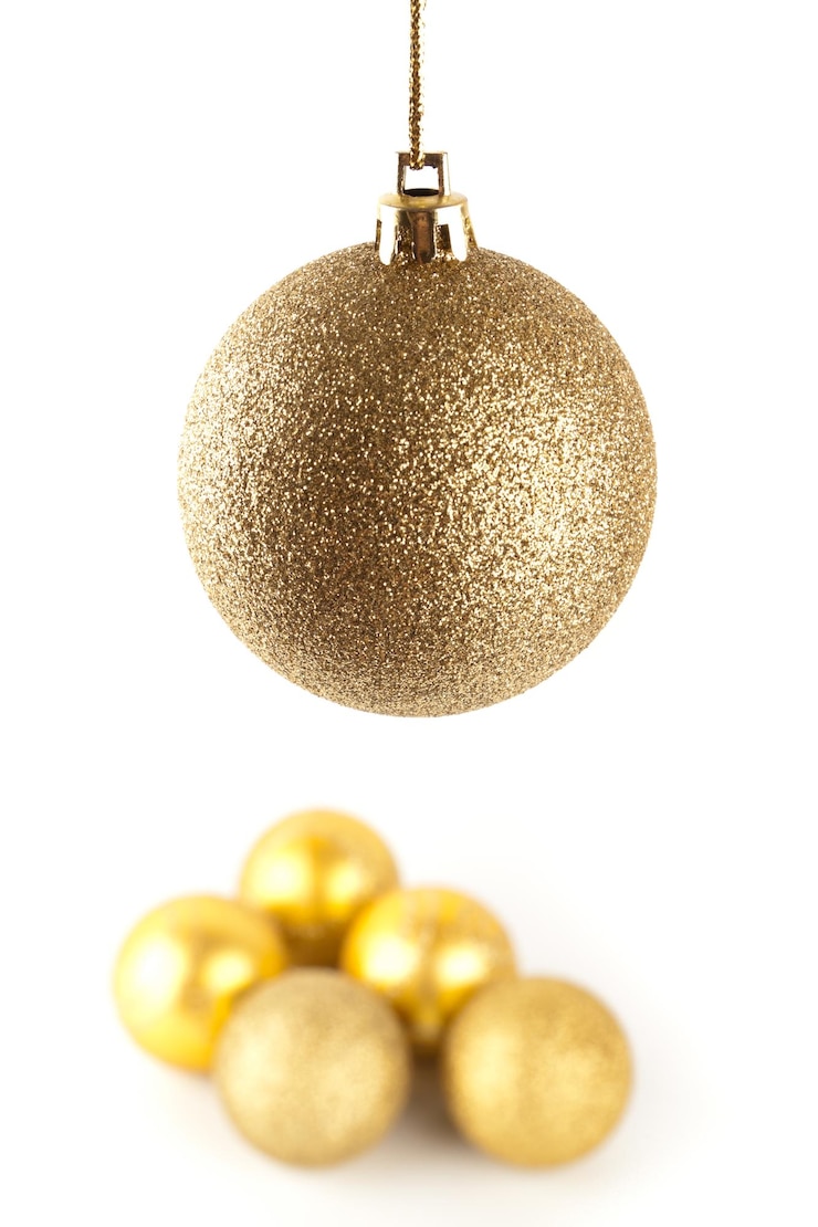Foto close-up de ornamento de natal contra fundo branco