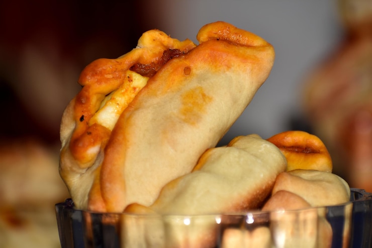 Foto close-up de pão em recipiente