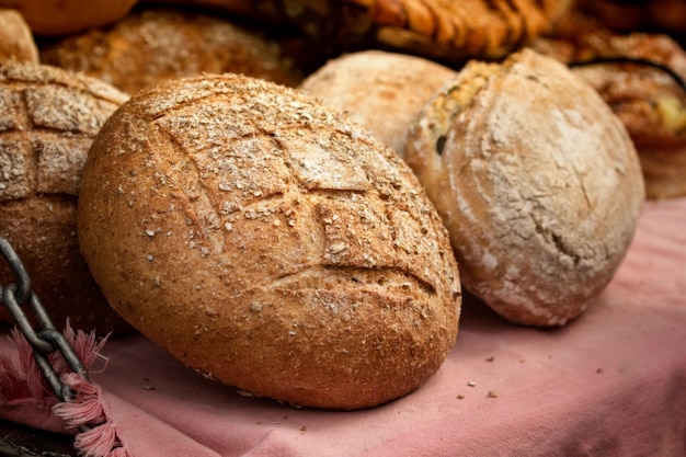 Close-up de pão sobre pão na mesa