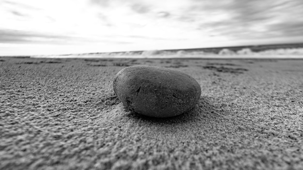 Foto close-up de pedras na areia