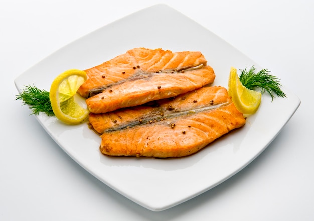 Close-up de peixe servido na mesa