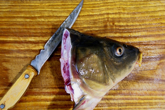 Foto close-up de peixes na mesa