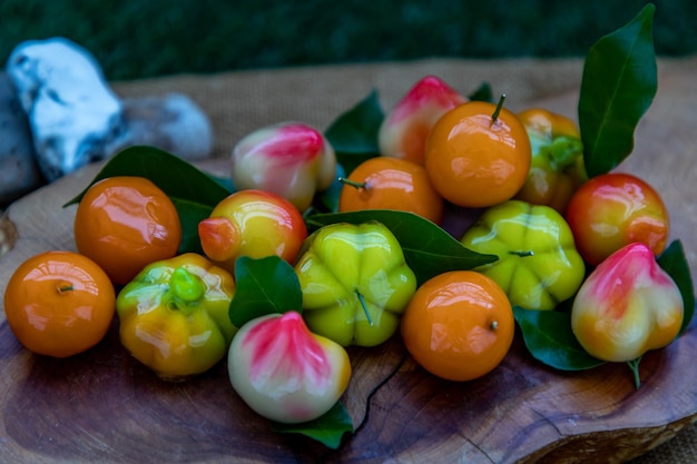 Foto close-up de pimentas na mesa