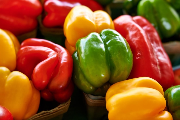 Close-up de pimentas para venda no mercado