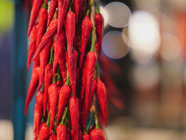 Foto close-up de pimentas vermelhas para venda no mercado