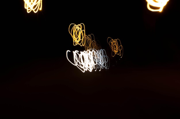 Close-up de pintura de luz iluminada à noite