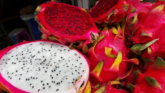 Close-up de pitayas no mercado