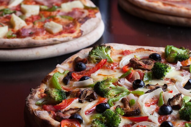 Close-up de pizza na mesa