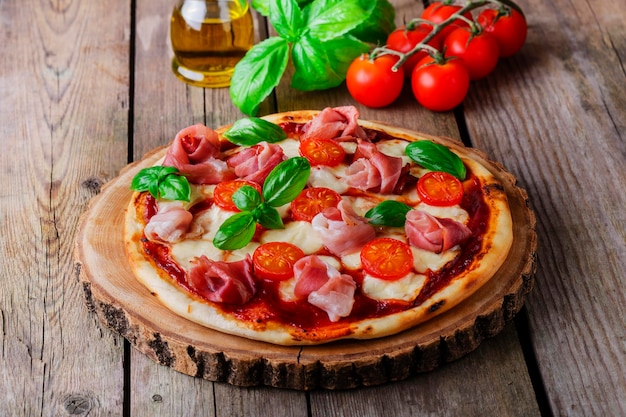 Close-up de pizza na mesa
