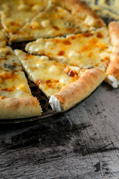 Close-up de pizza na mesa