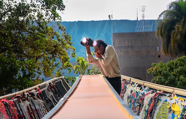 Close-up de Procurando fotografias que artisticamente retratam o estilo de vida tecnológico na Colômbia