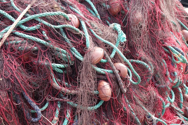 Close-up de redes de pesca e bóias