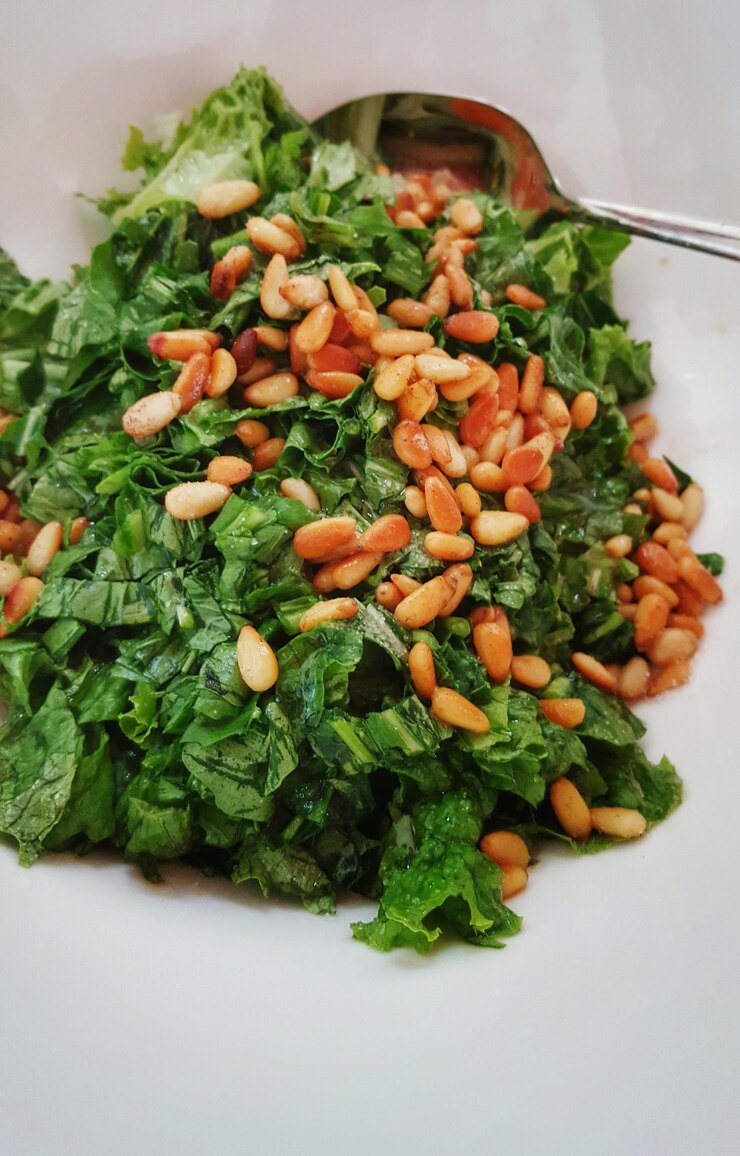 Foto close-up de salada servida em prato