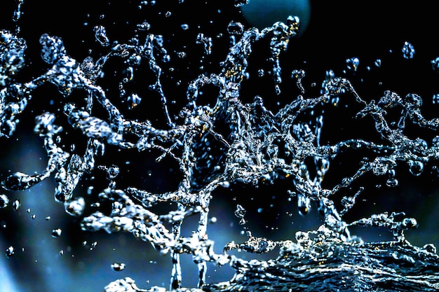 Close-up de salpicos de água em ambientes fechados
