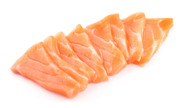 Close up de sashimi de salmão em estúdio