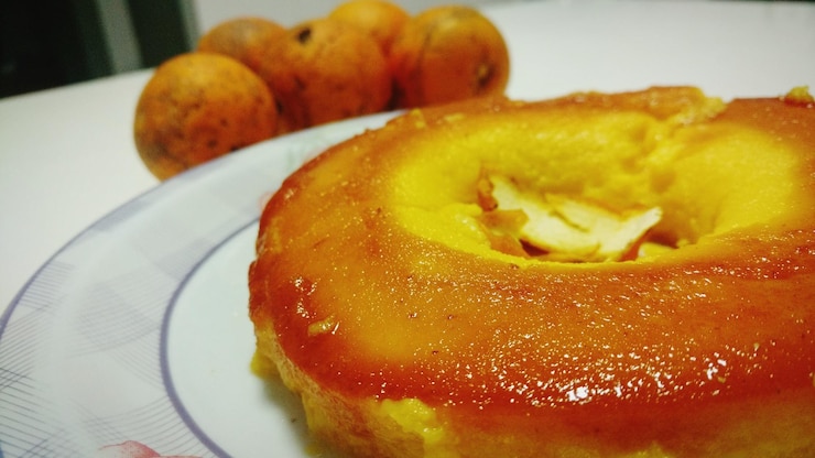 Foto close-up de sobremesa em prato na mesa