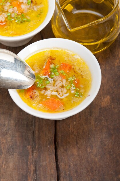 Close-up de sopa em tigelas