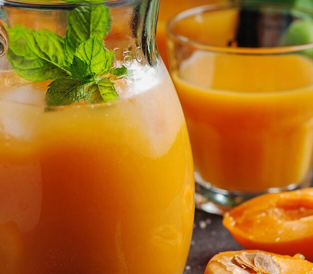 Close-up de suco de laranja em copo