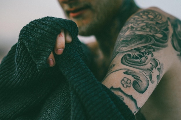Close-up de tatuagens