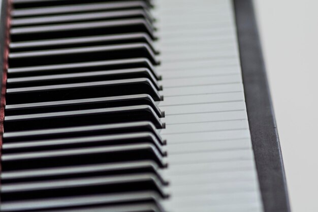 Foto close-up de teclas de piano