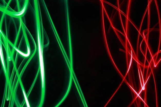 Close-up de trilhas de luz contra fundo preto
