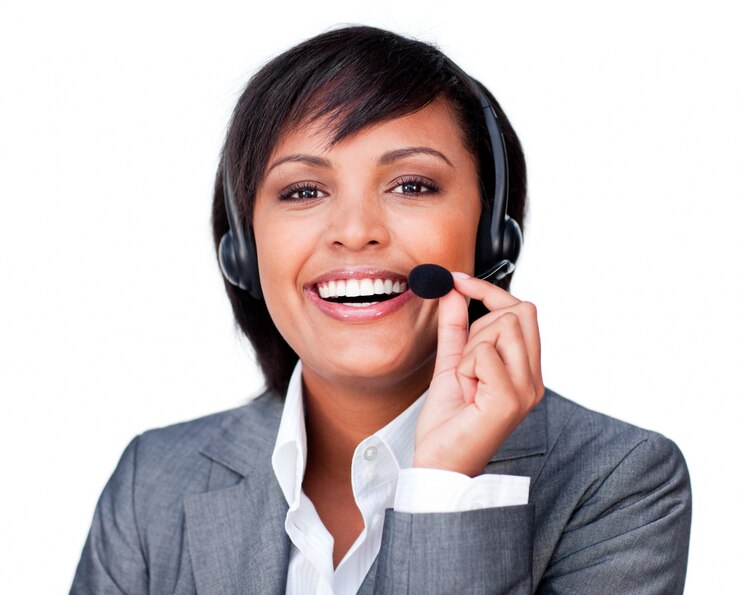Foto close-up de um agente de serviço ao cliente feliz com fone de ouvido no