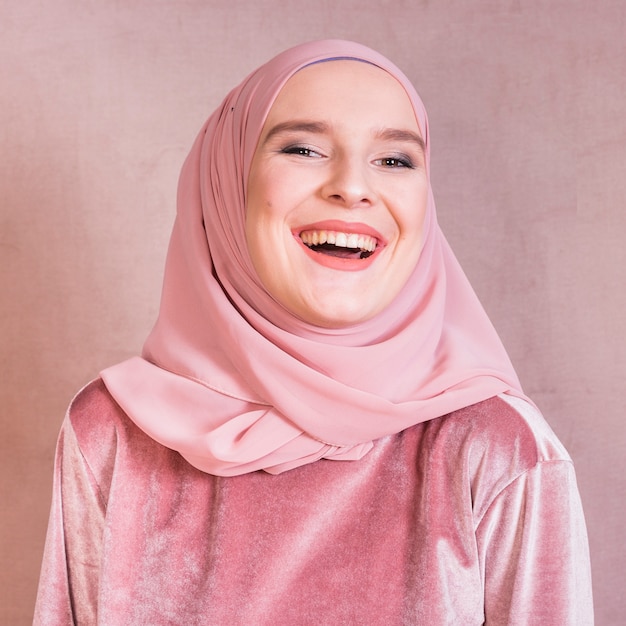 Close-up, de, um, alegre, jovem, arabian, mulher, com, headscarf