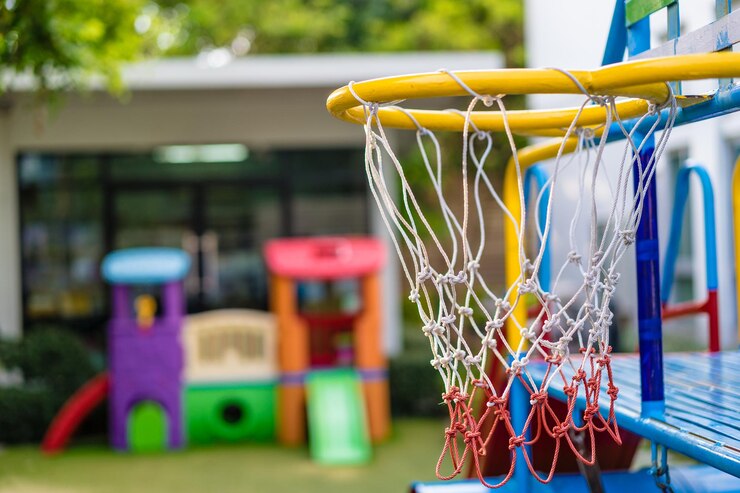Foto close-up de um aro de basquete no playground