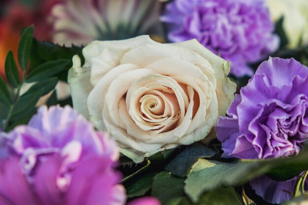 Foto close-up de um buquê de rosas