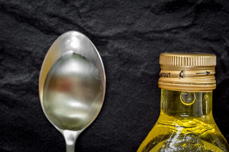 Foto close-up de um copo de vinho na mesa