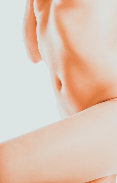 Close-up de um homem sobre fundo branco
