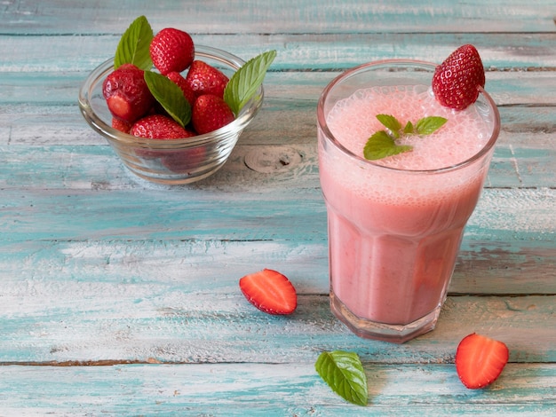 Close-up de um smoothie de morango