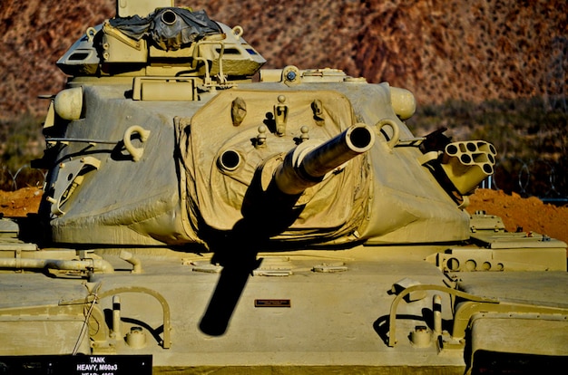 Close-up de um tanque blindado